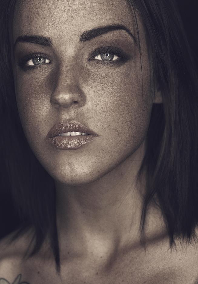 Female model photo shoot of Mia Nielsen