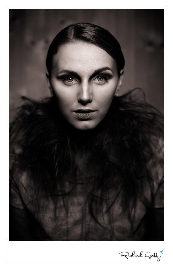 Female model photo shoot of Helen Nash MUA