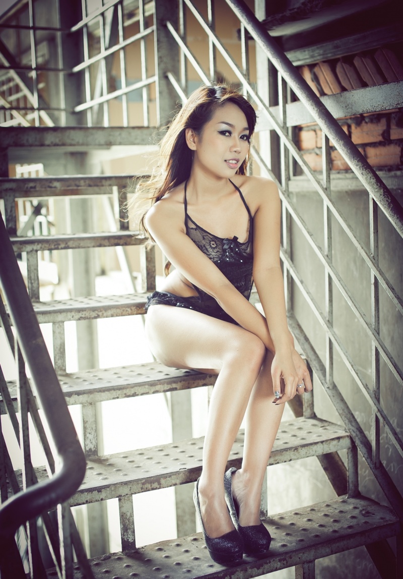 Female model photo shoot of Lona Nguyen