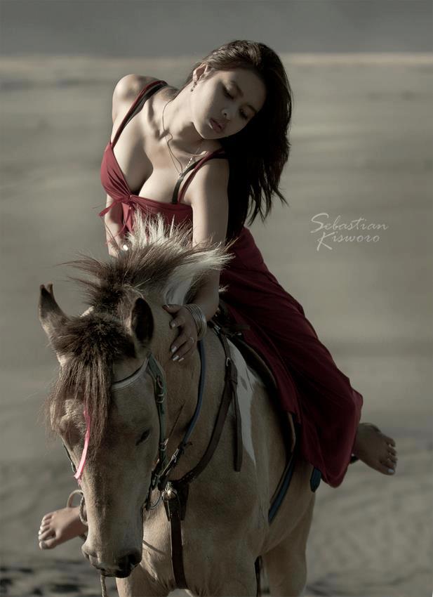 Female model photo shoot of uniar mirta in bromo, jawa timur