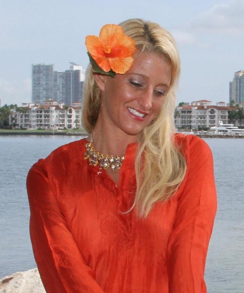 Female model photo shoot of Melissa Goldman in Miami Florida
