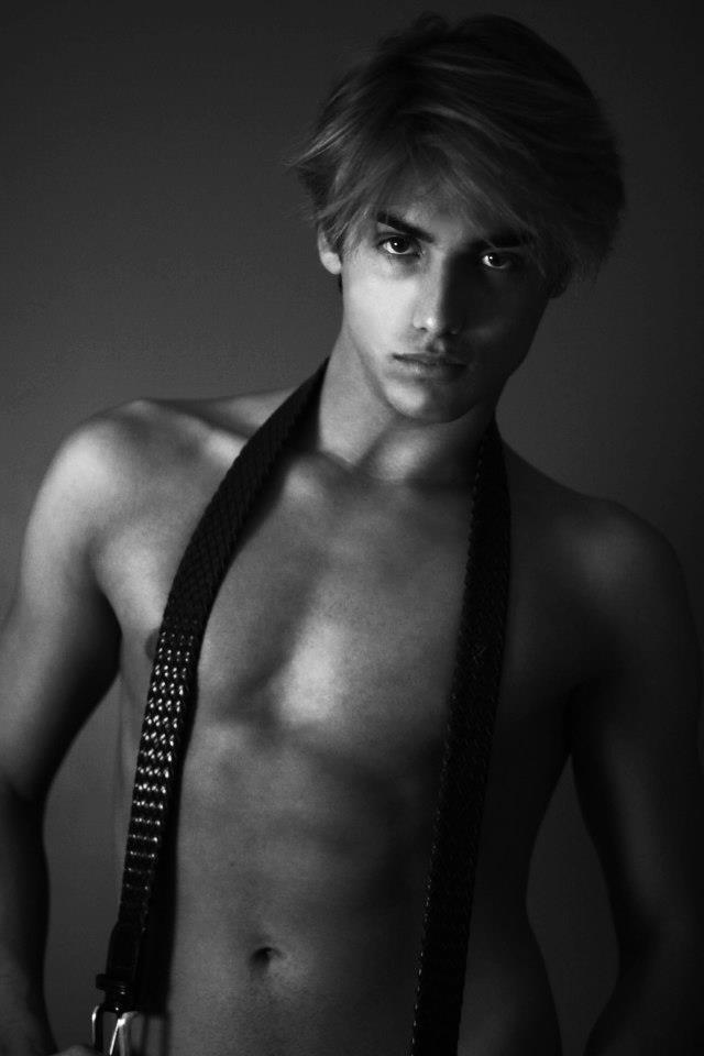 Male model photo shoot of Thomas Scherzy