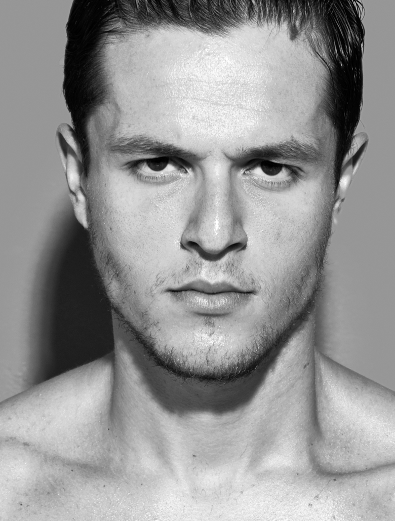 Male model photo shoot of Roberto Trumpauskas