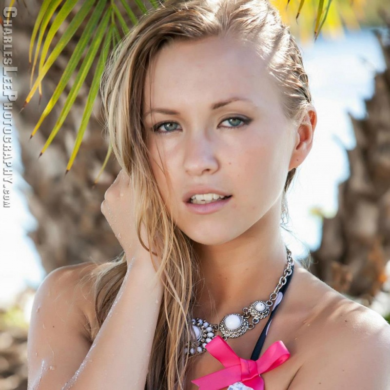 Female model photo shoot of Sasha Zimnytska