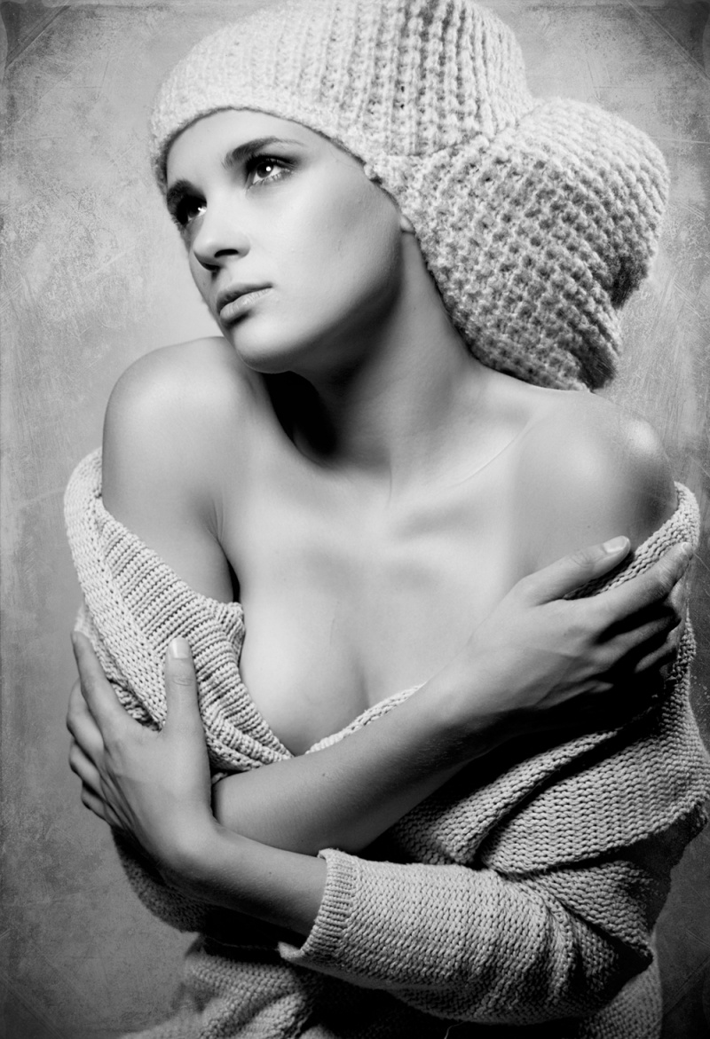 Female model photo shoot of IzabelaBartyzel in Warsztaty Fotografii Artystycznej Zlodziejewo