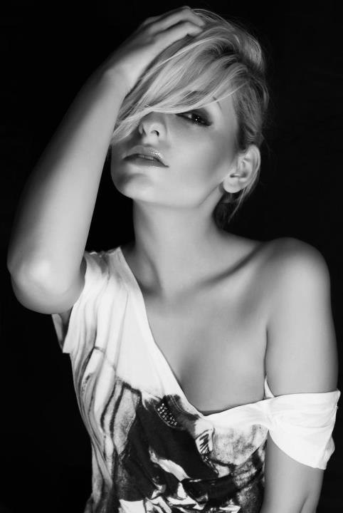 Female model photo shoot of Bianca Dimago