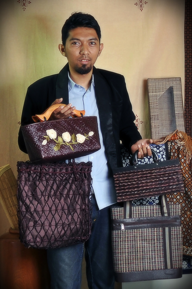 Male model photo shoot of kupatahu28 in bandung