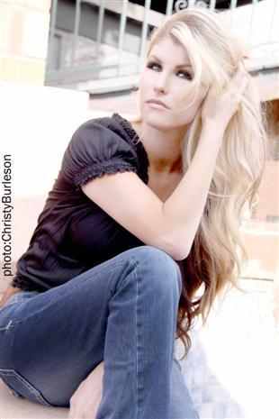 Female model photo shoot of Lindsey Sparx