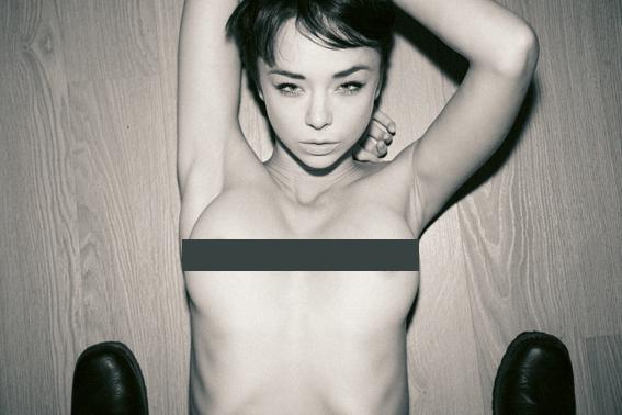 Female model photo shoot of Ella Darling Nudes