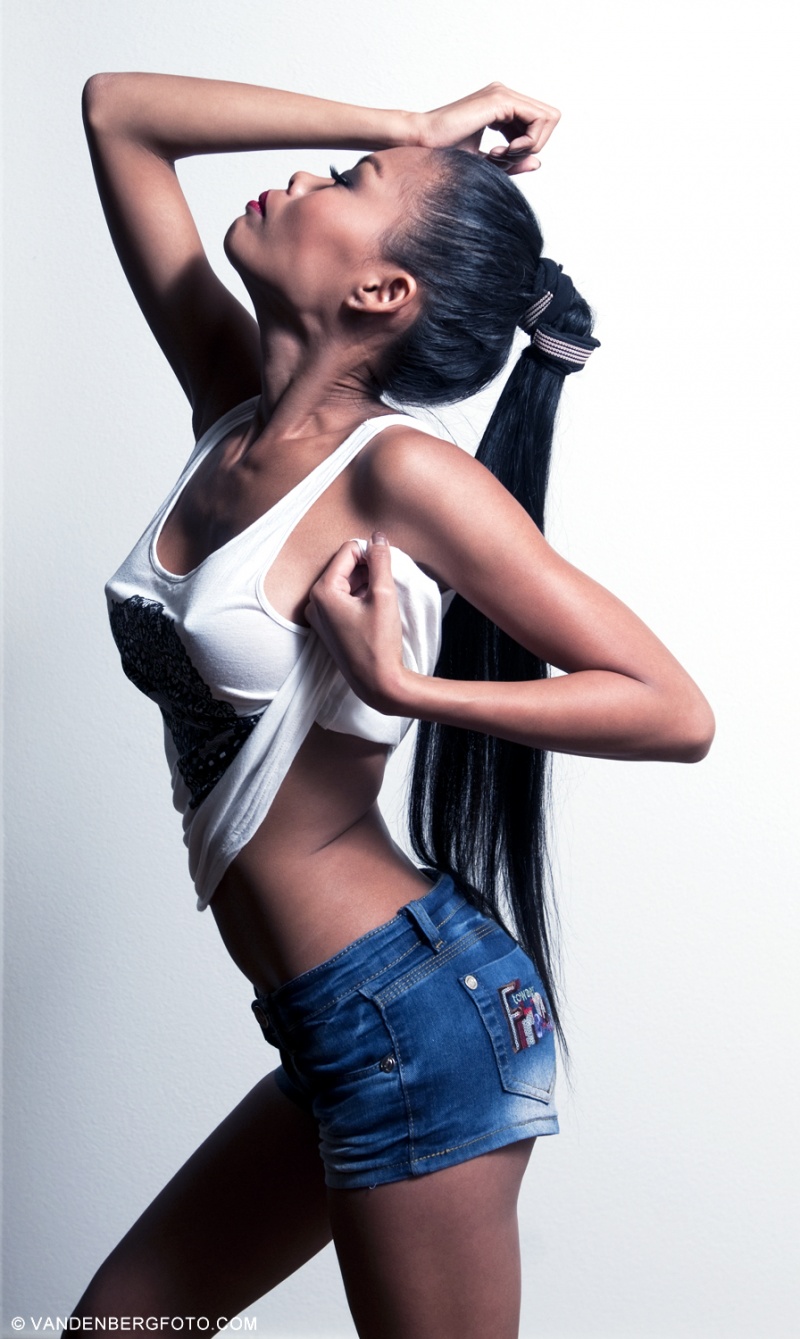 Female model photo shoot of Cara Talia