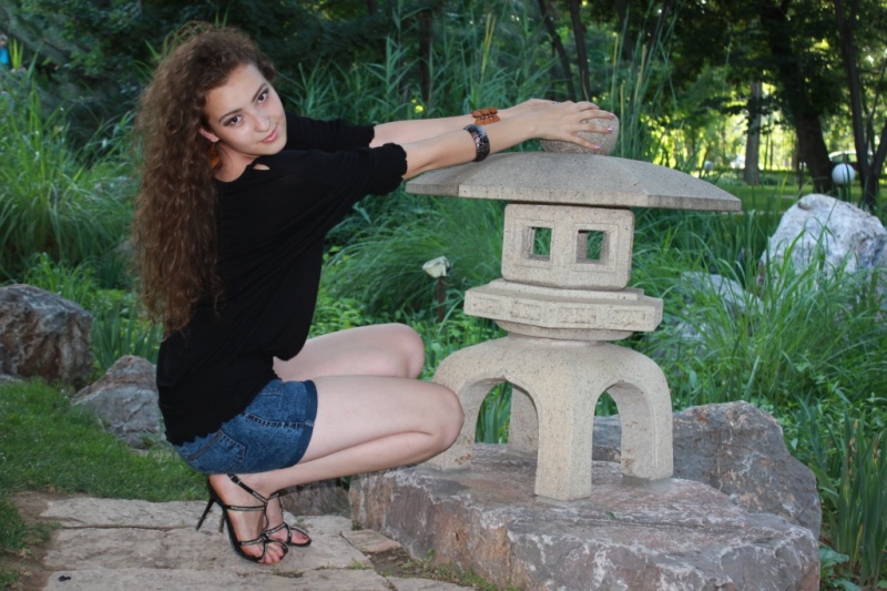 Female model photo shoot of Felici