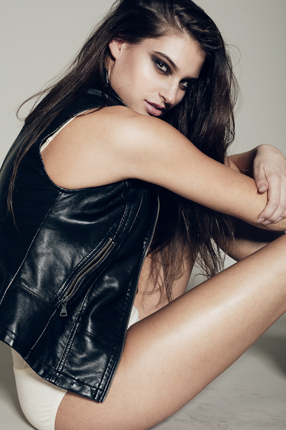 Female model photo shoot of Aleksandra Ambrozy MUA