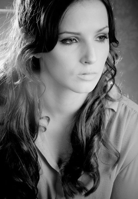 Female model photo shoot of Hana Dixon