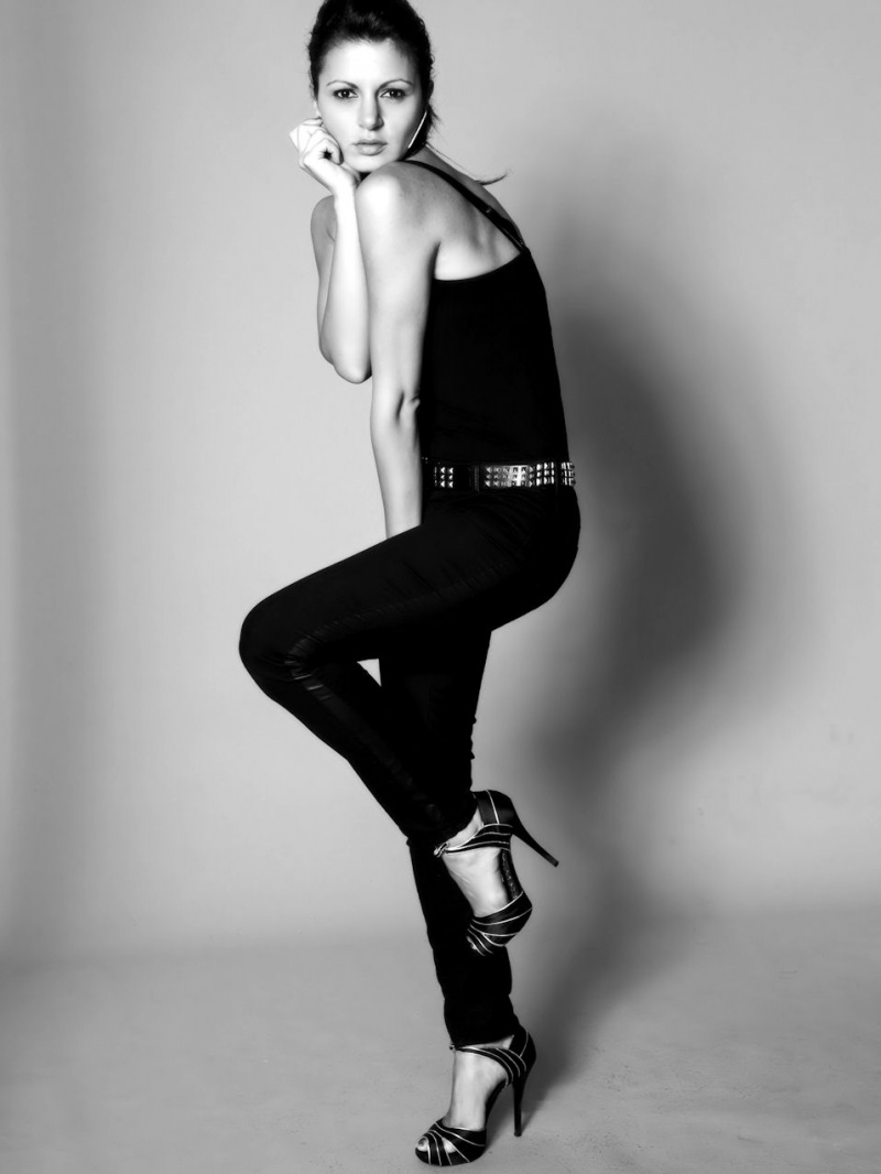 Female model photo shoot of Ana Oprea