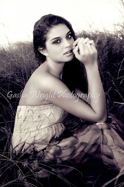 Female model photo shoot of Gasha Wright in The Park