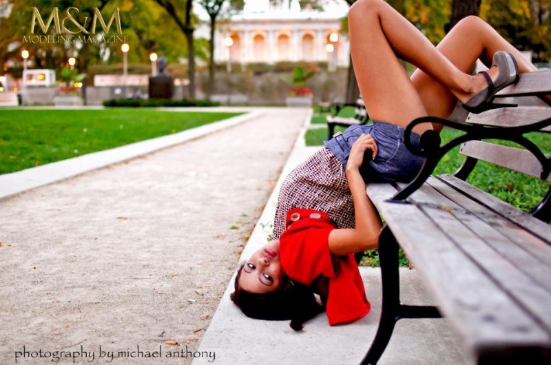 Female model photo shoot of Simona Bambina in Millenium Park