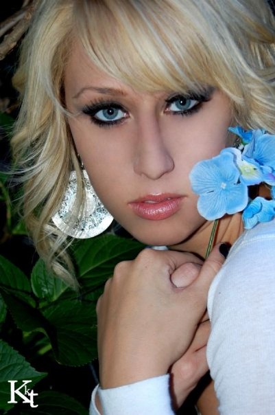Female model photo shoot of AlexisMorgan