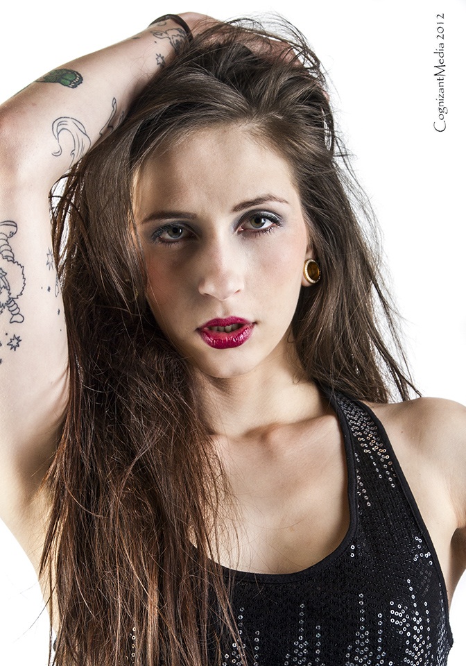 Female model photo shoot of Lorell by FotoDesign Bellmeio