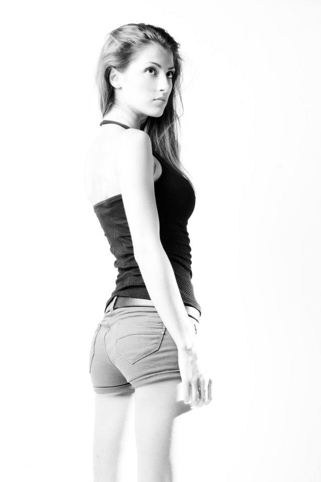 Female model photo shoot of Sultes Iuliana 