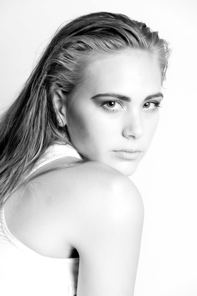 Female model photo shoot of Jordanna1