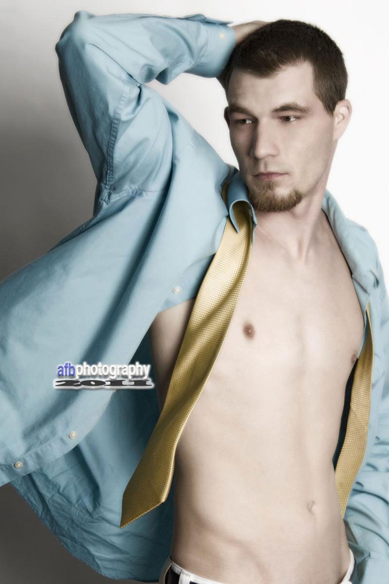 Male model photo shoot of Richard Hardon