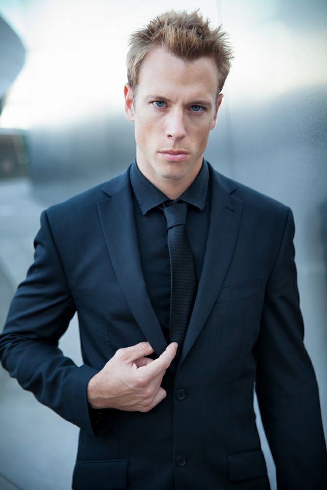 Male model photo shoot of Dirk Ellis