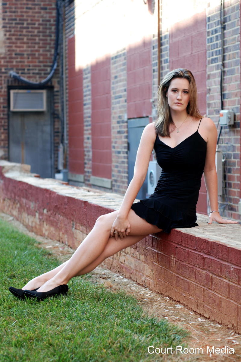 Female model photo shoot of Hellen Zeeks