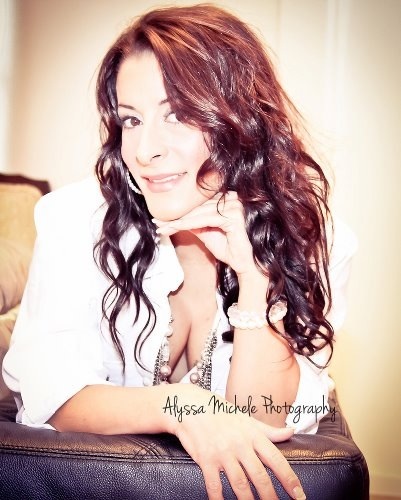 Female model photo shoot of Miss Lopez 34
