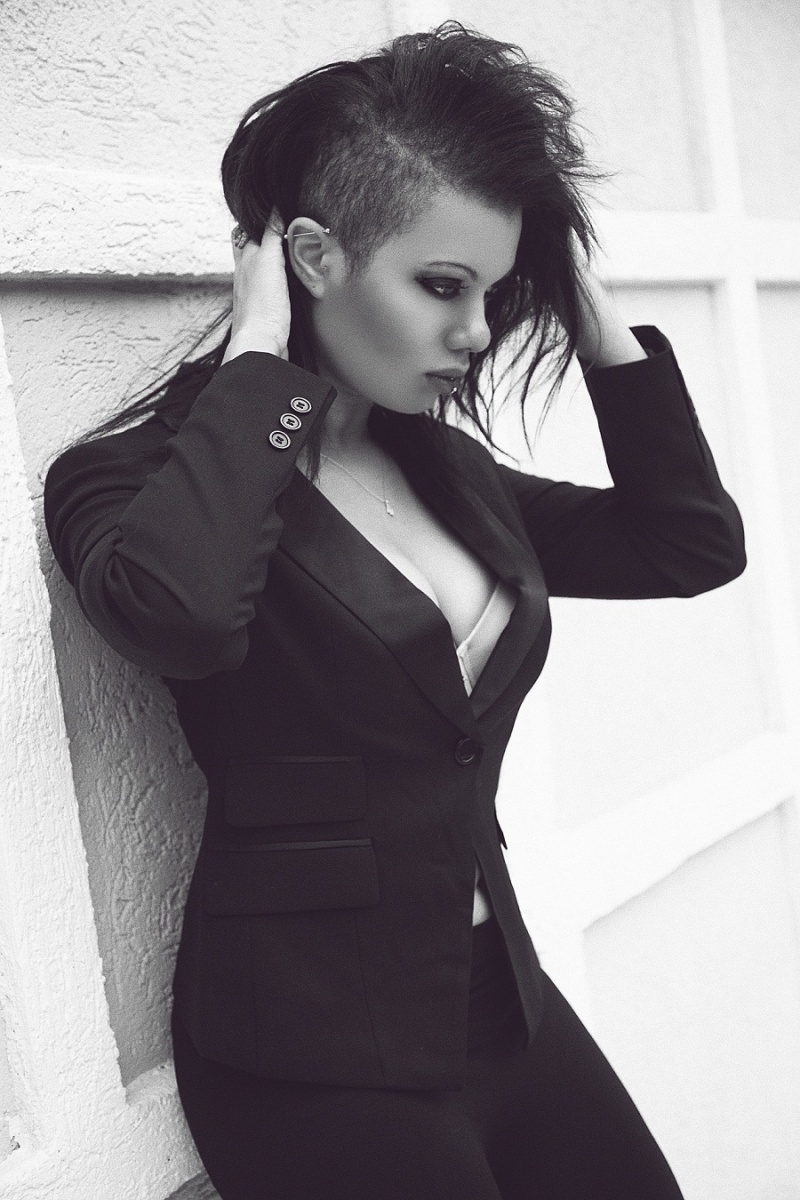 Female model photo shoot of Ariele Elani