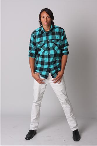 Male model photo shoot of Joshua Cruz Hernandez
