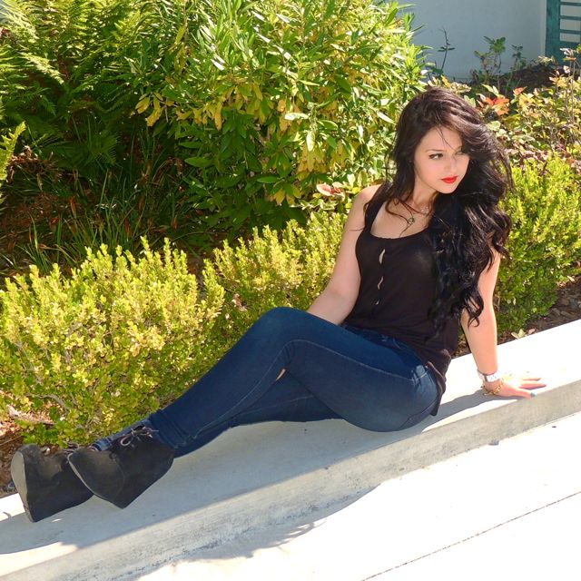 Female model photo shoot of Skylar Melek