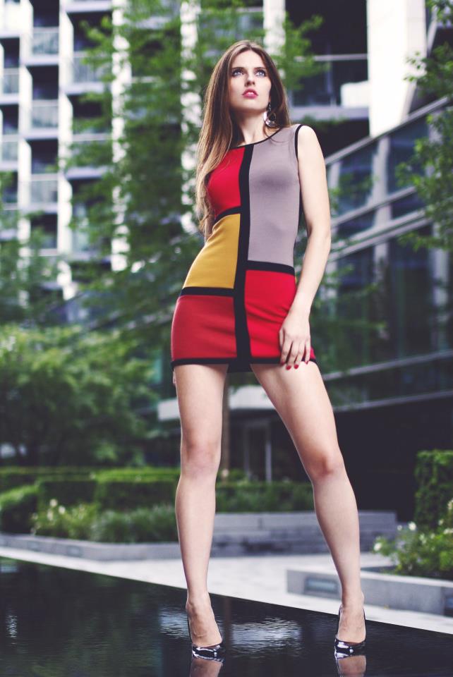 Female model photo shoot of Diana H4 by Andreas Schmidt Photo in Canary Wharf, London