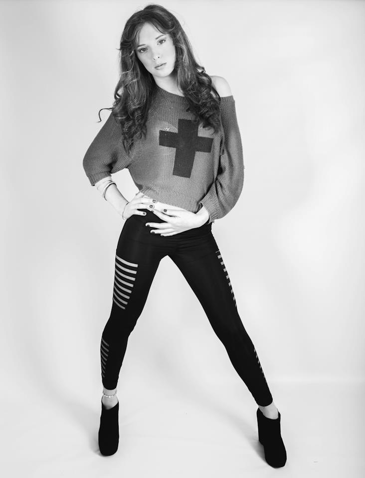 Female model photo shoot of Emma-Lea Thorpe