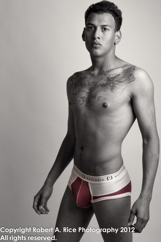 Male model photo shoot of Ulises Pelayo