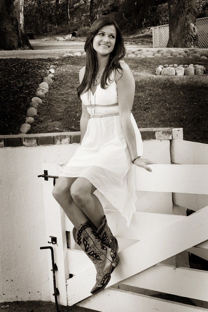 Female model photo shoot of Christi Roberts