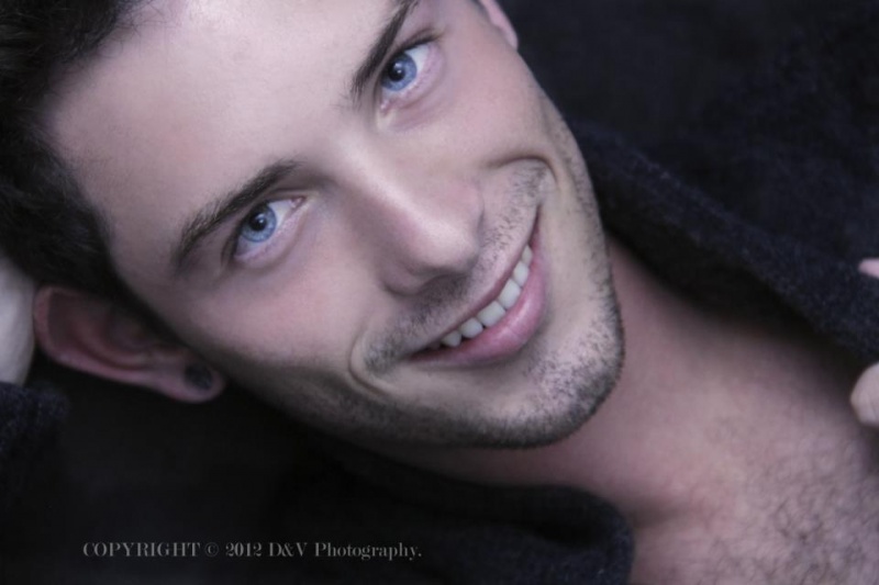 Male model photo shoot of Jarek Finn in Studio