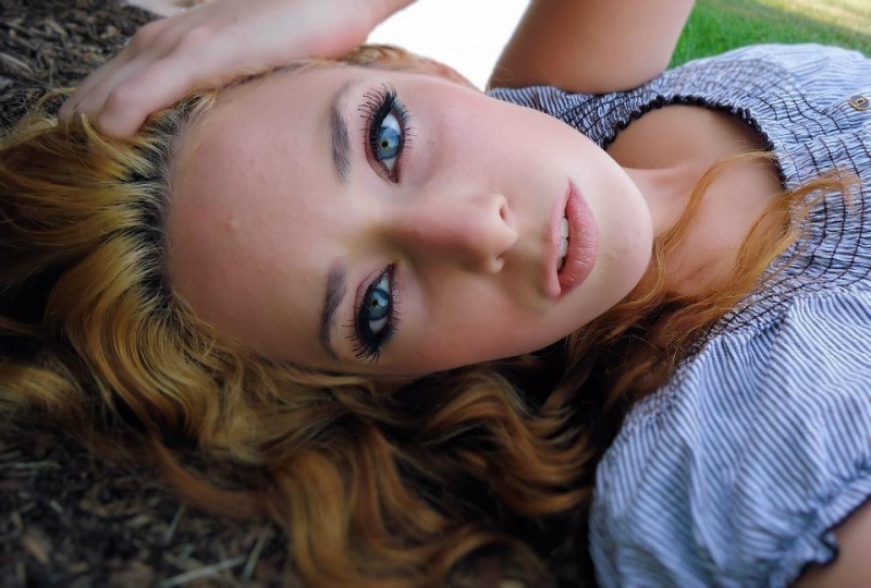 Female model photo shoot of Aryah Strauss