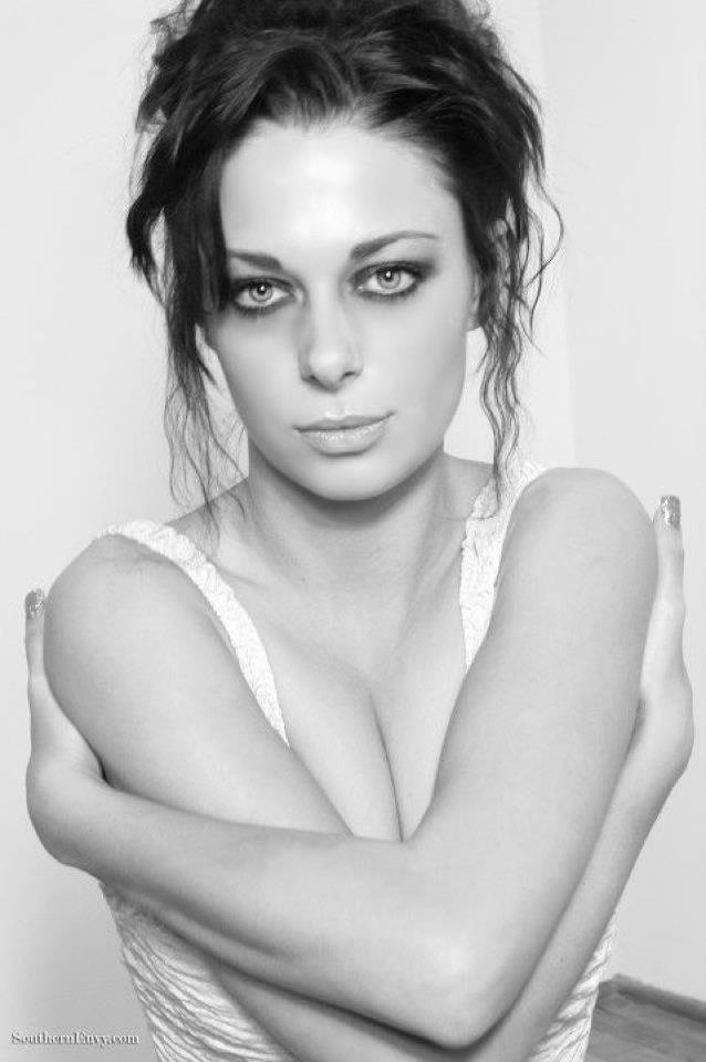Female model photo shoot of Laura Morgan Miller