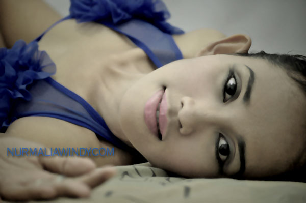Female model photo shoot of Nurmalia Windy 