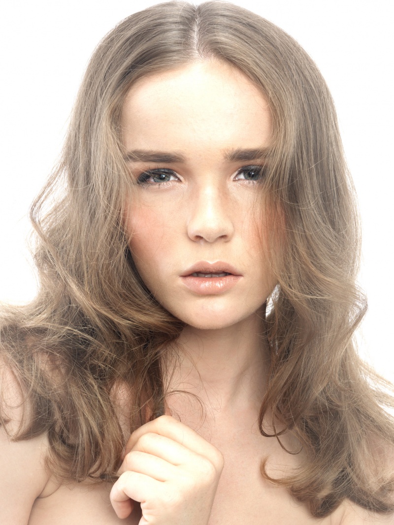 Female model photo shoot of mandylee makeup