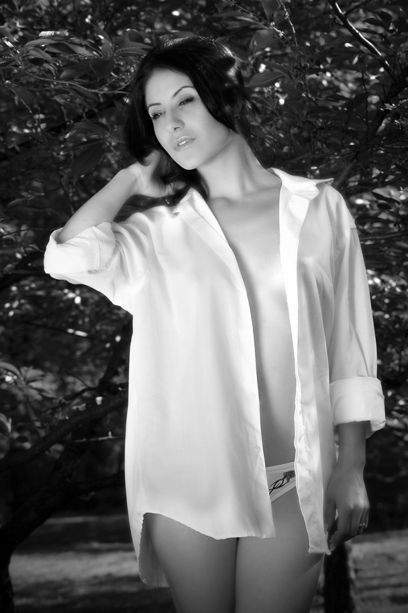 Female model photo shoot of Mirela C