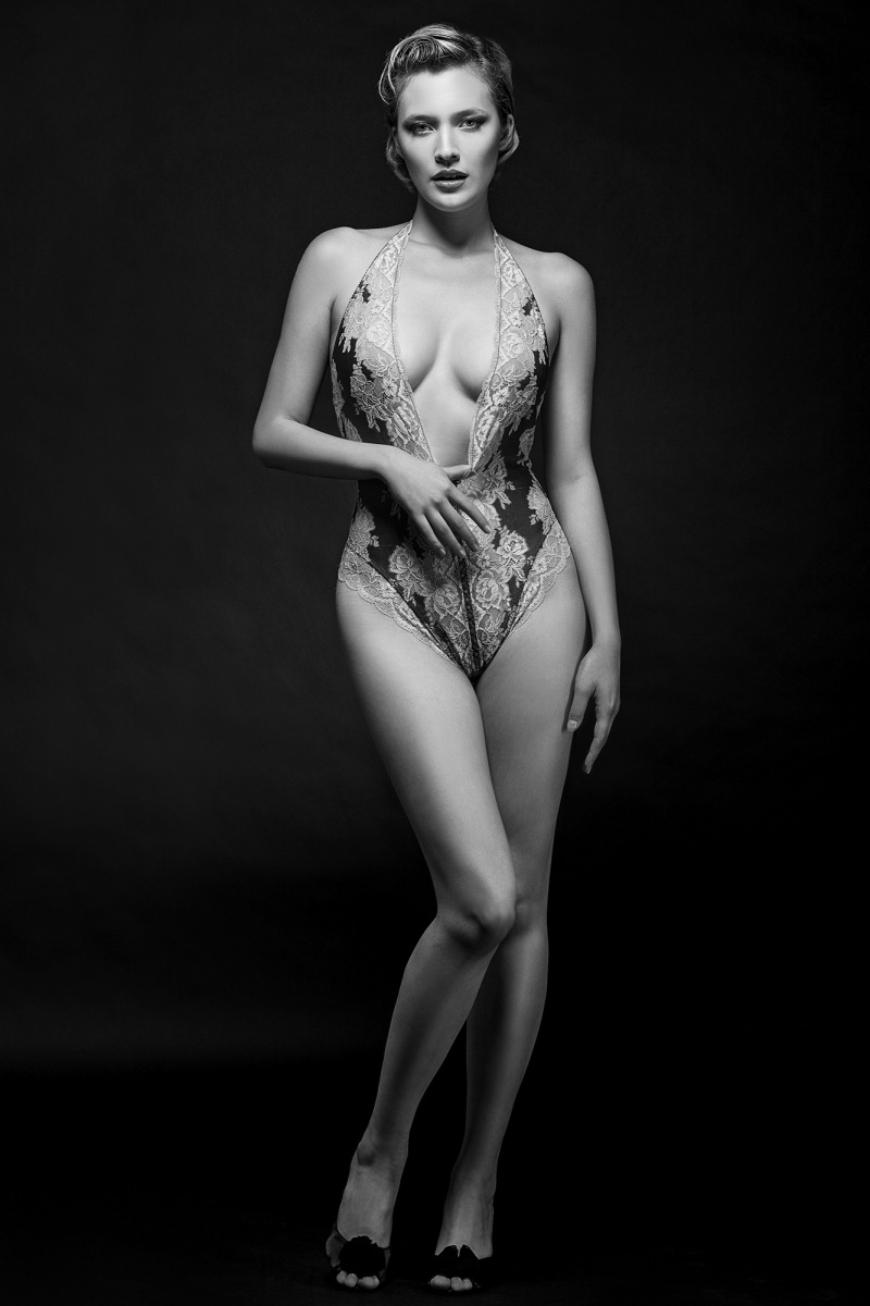 Female model photo shoot of Mia Zhang