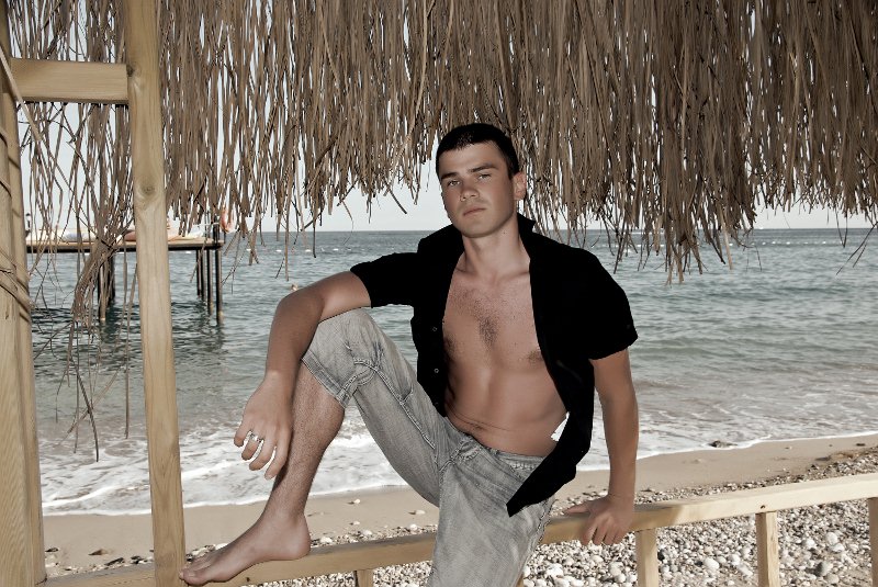 Male model photo shoot of AlexEST