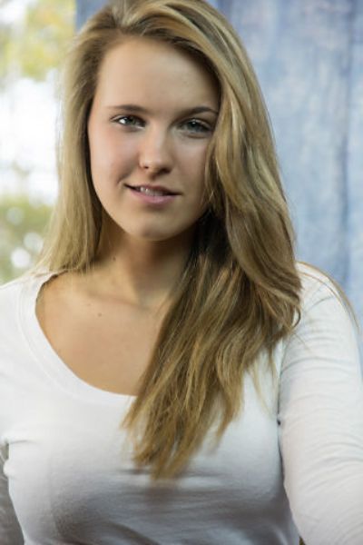 Female model photo shoot of Katya Selinevich