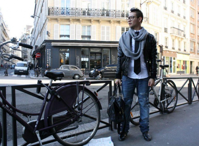 Male model photo shoot of Vive Live in Paris, France