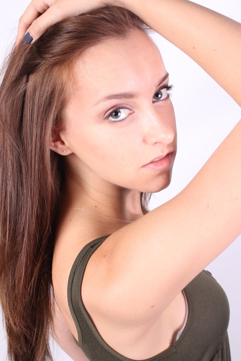 Female model photo shoot of Kimberly Wiese