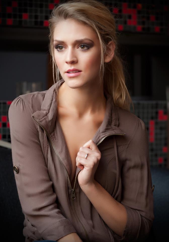 Female model photo shoot of Taylor Bogen