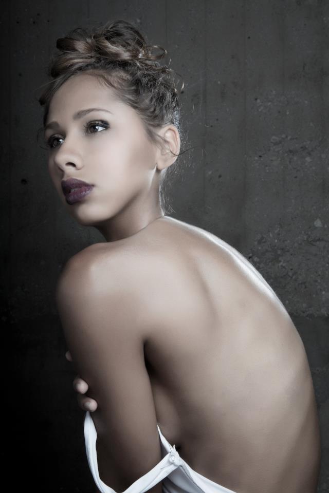 Female model photo shoot of Nola Kahn HMUA 