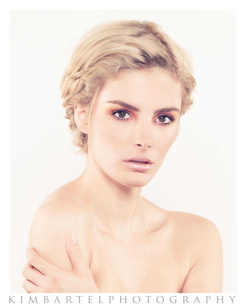 Female model photo shoot of Robin Rosselli