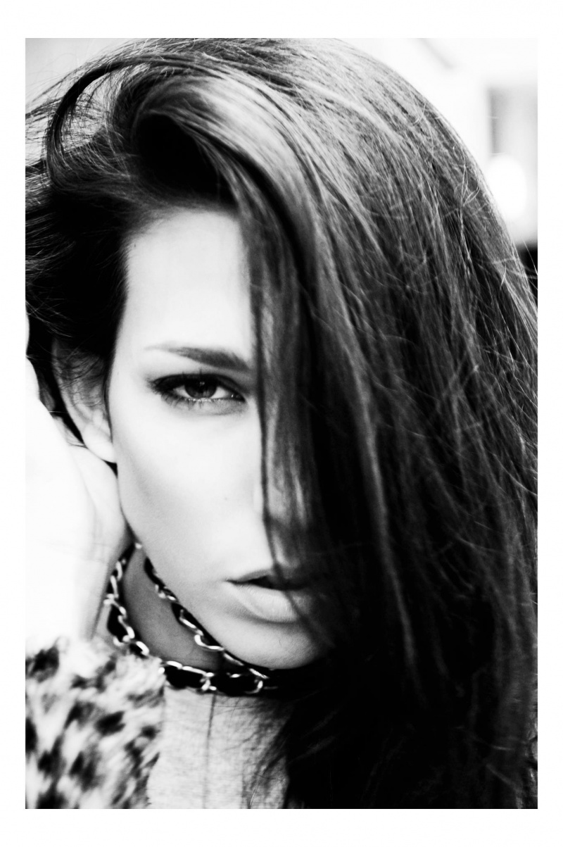 Female model photo shoot of ANNA TOBIAS